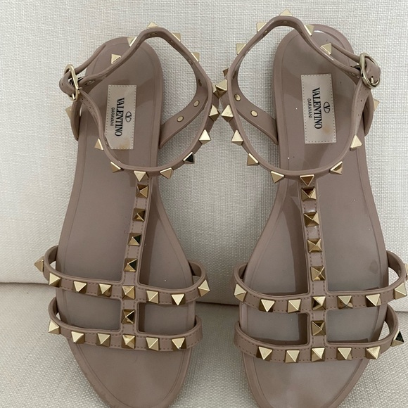Valentino Poudre ROCKSTUD FLAT RUBBER SANDAL - Picture 2 of 12